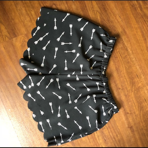 Anthropologie XS Scallop Arrow Shorts Black - Picture 2 of 5